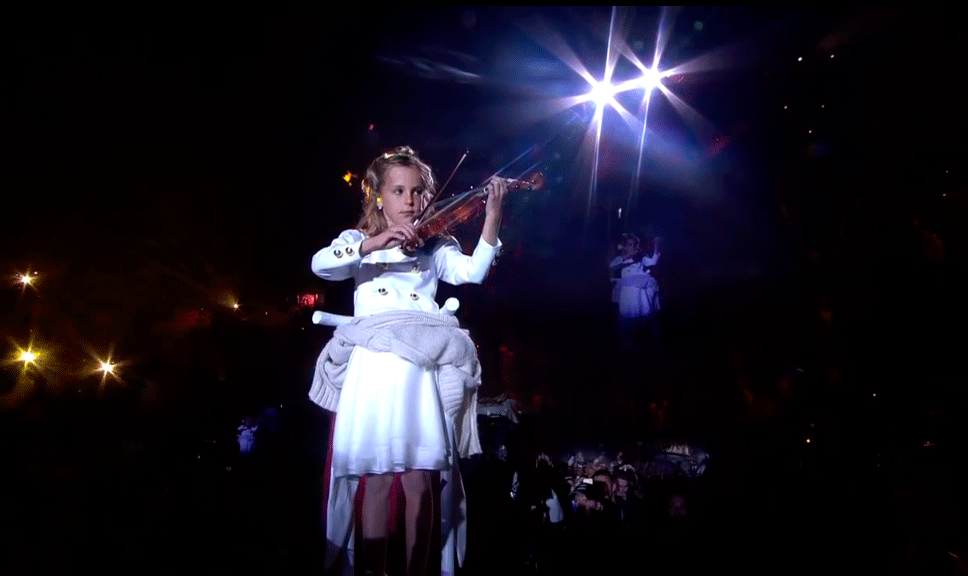 The 7-Year-Old Louise Playing Her Violin At Closing Ceremony Tomorrowland Belgium 2015