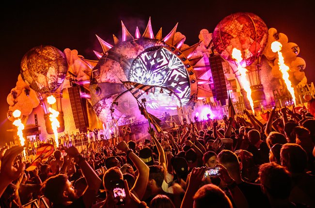 Tomorrowland 2015 (24-26 июля) – очередное безумие сумасшедшего мирового фестиваля EDM