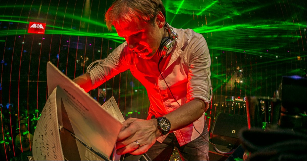Video Of The Day: Armin van Buuren Plays On Vinyl