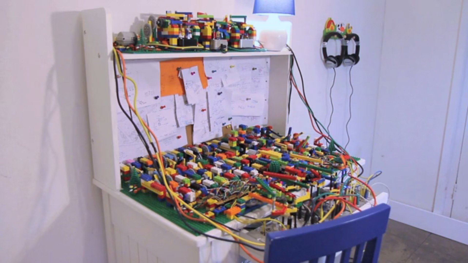 Lego House Machine